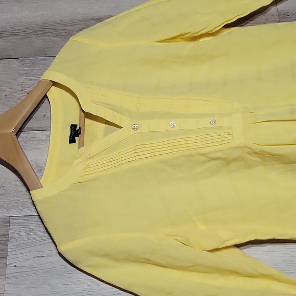 🛍Talbots Womens M Petite Yellow Stripe Blouse 3/4 Sleeve‎ V Neck Lightweight - Picture 3 of 8